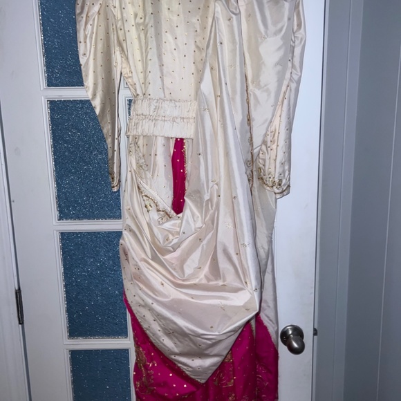 Stunning East Indian embroidered dress with scarf/shawl - Picture 2 of 7
